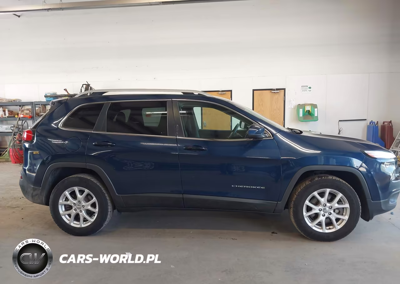 2018 Jeep Cherokee Latitude 4X4 VIN:1C4PJMCB3JD531879 - 14