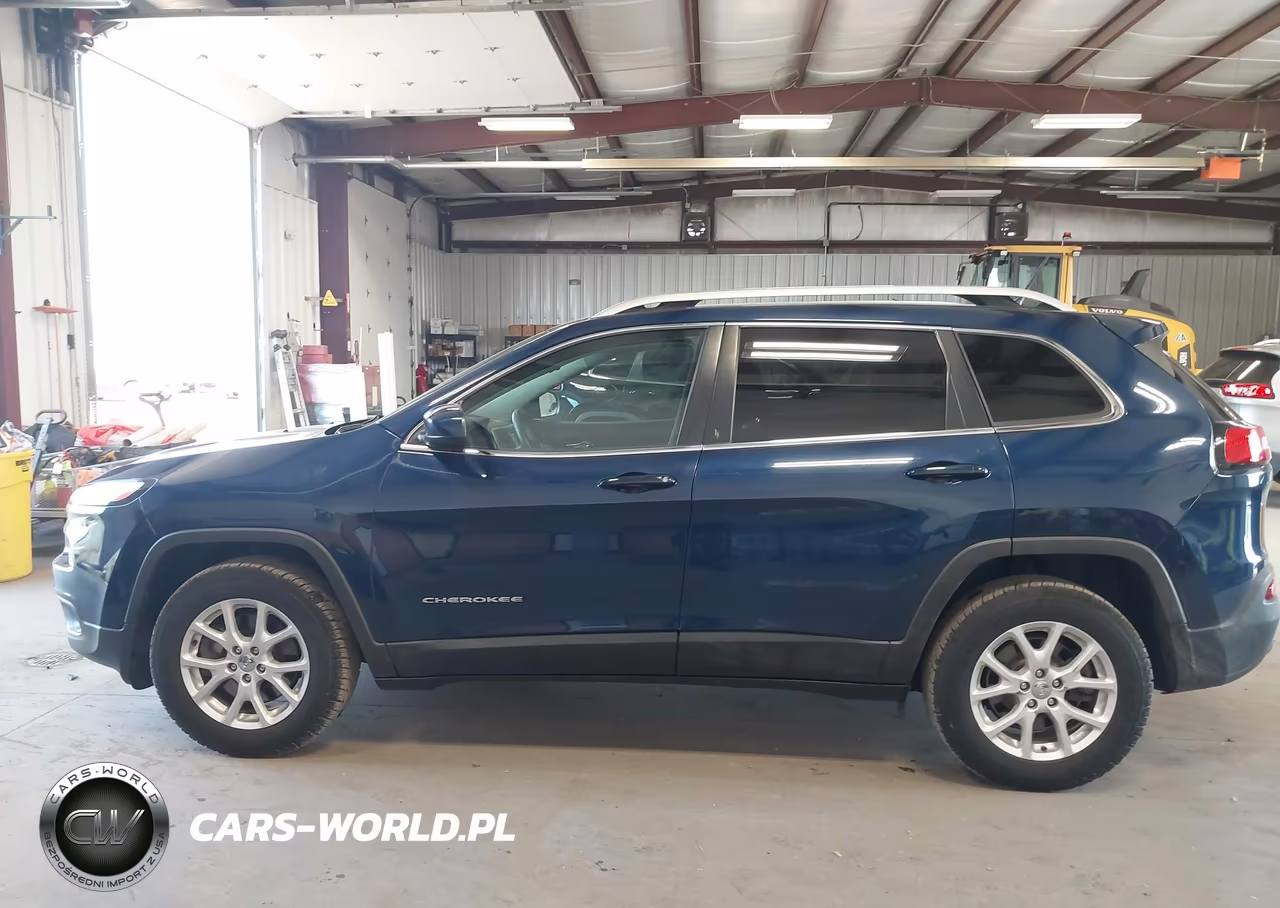 2018 Jeep Cherokee Latitude 4X4 VIN:1C4PJMCB3JD531879 - 15