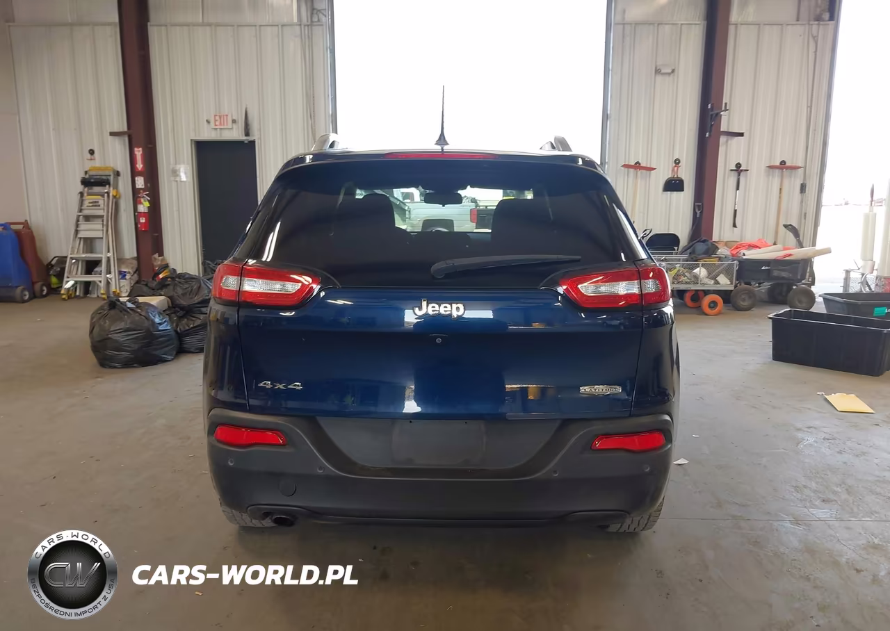 2018 Jeep Cherokee Latitude 4X4 VIN:1C4PJMCB3JD531879 - 17