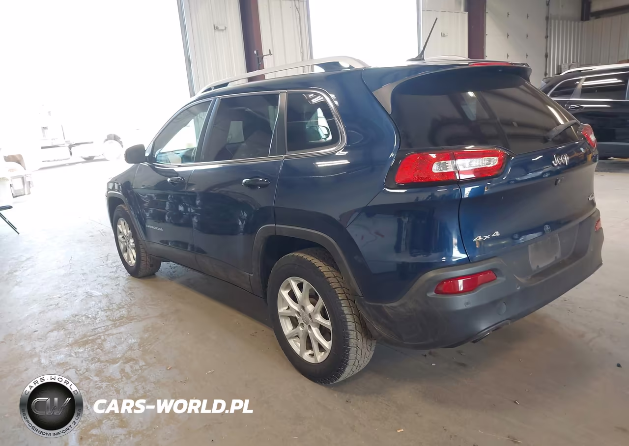 2018 Jeep Cherokee Latitude 4X4 VIN:1C4PJMCB3JD531879 - 3