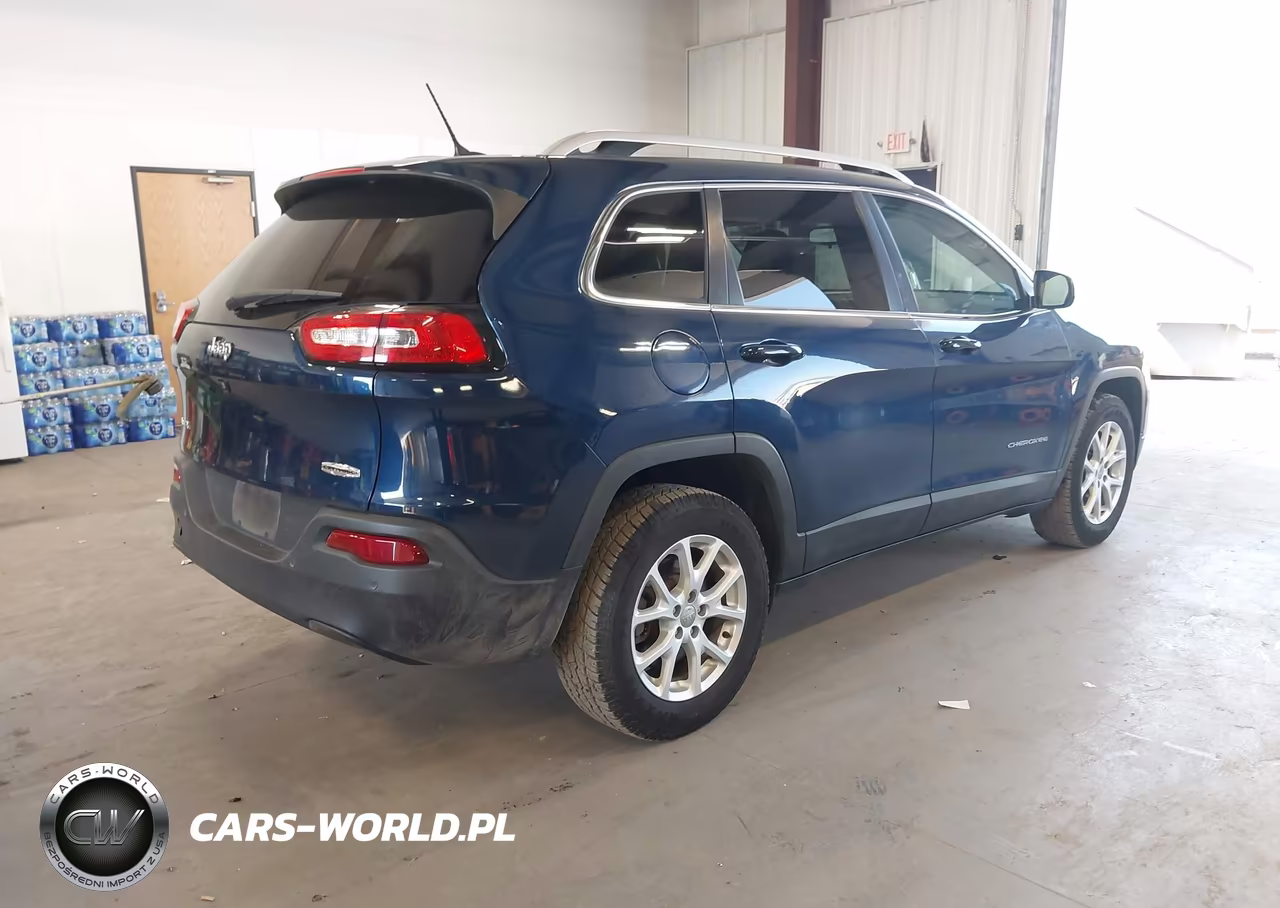 2018 Jeep Cherokee Latitude 4X4 VIN:1C4PJMCB3JD531879 - 4