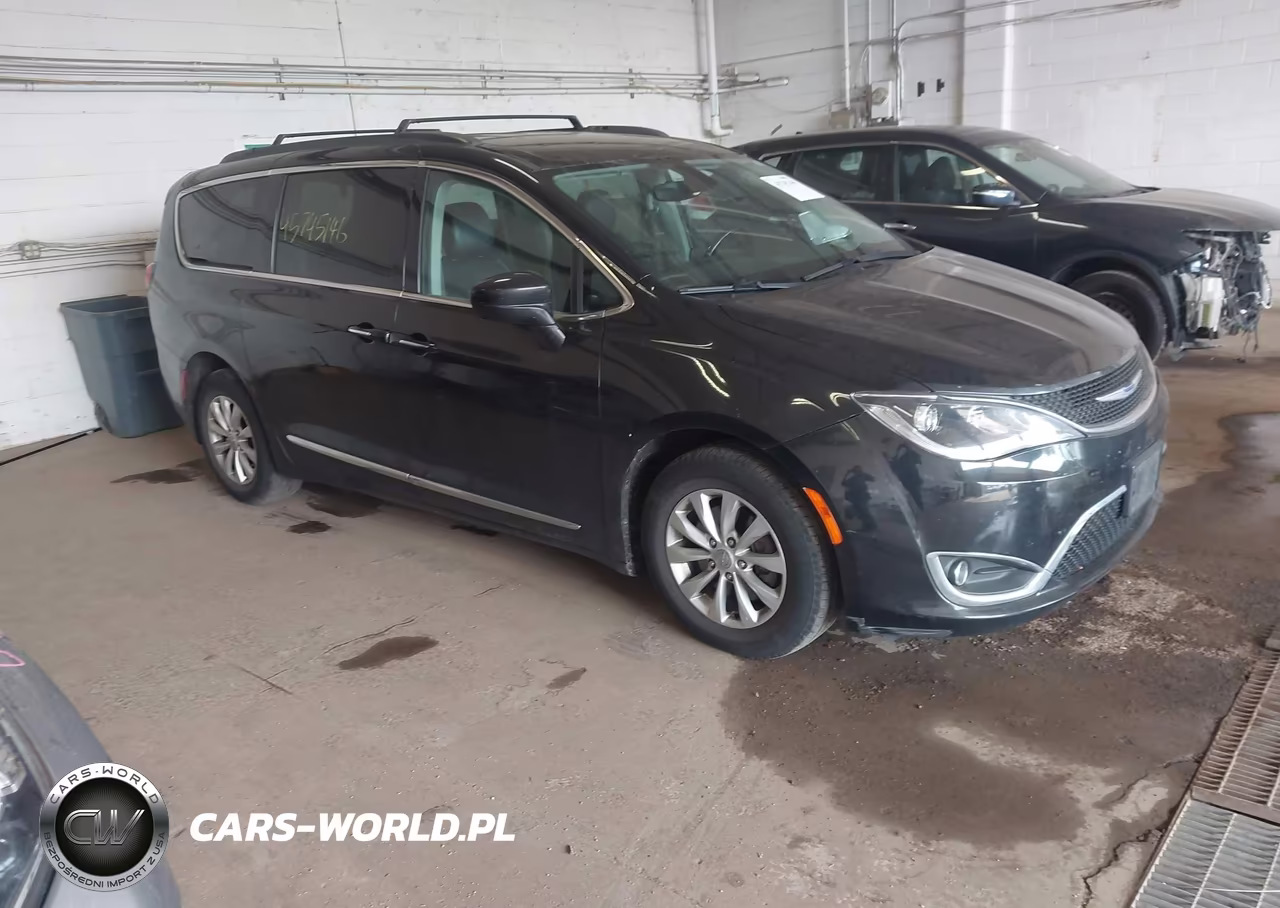 2017 Chrysler Pacifica Touring-L
