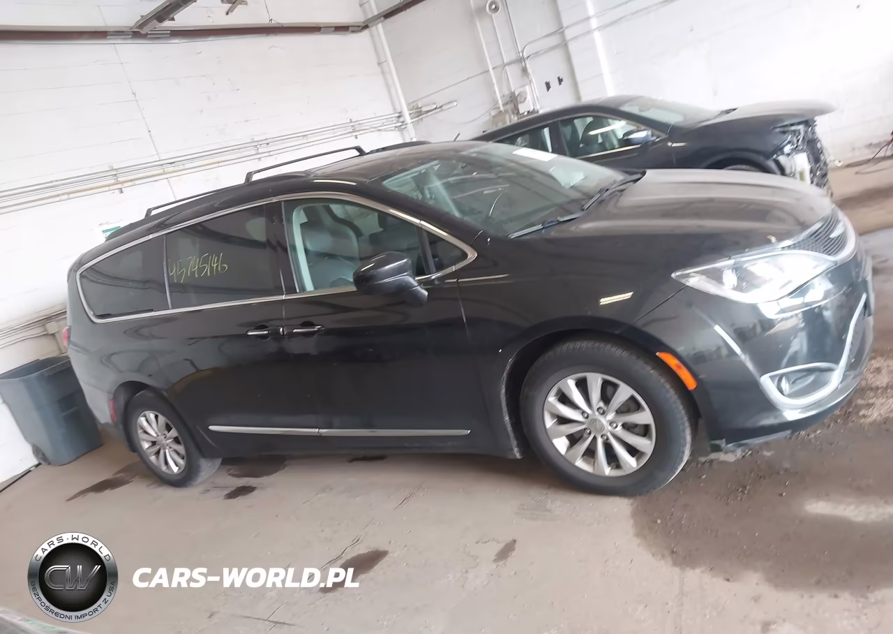2017 Chrysler Pacifica Touring-L VIN:2C4RC1BG4HR517186 - 13