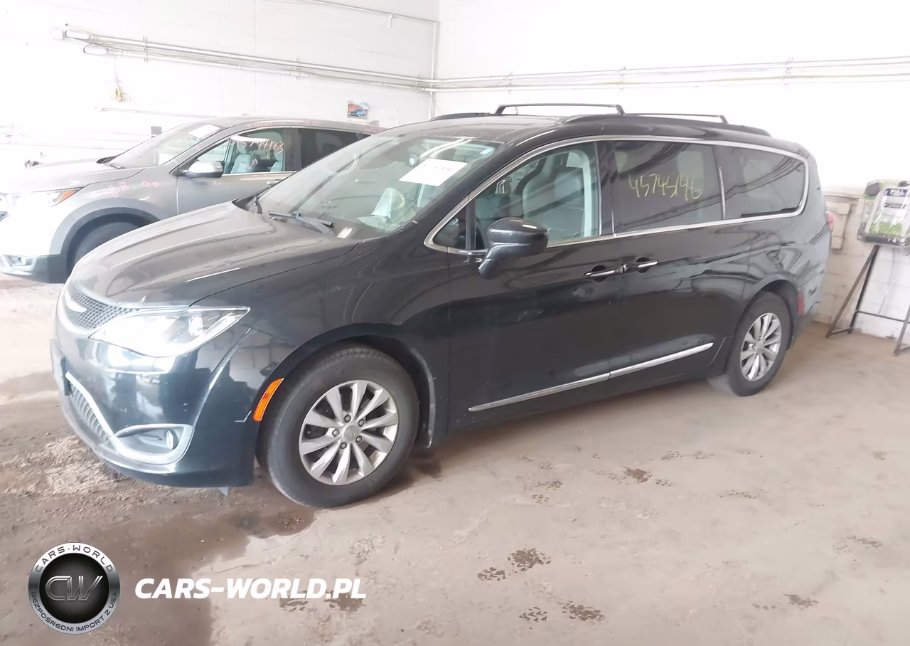 2017 Chrysler Pacifica Touring-L VIN:2C4RC1BG4HR517186 - 2