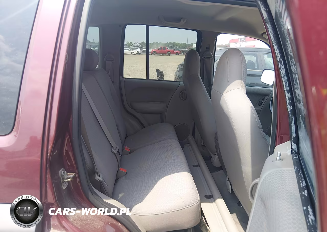 2002 Jeep Liberty Sport VIN:1J4GL48KX2W118747 - 8