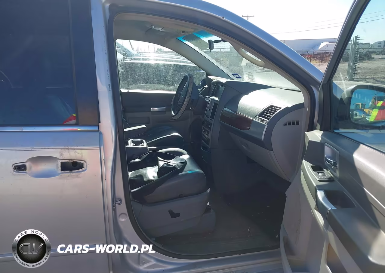 2008 Chrysler Town & Country Touring VIN:2A8HR54P68R818484 - 5