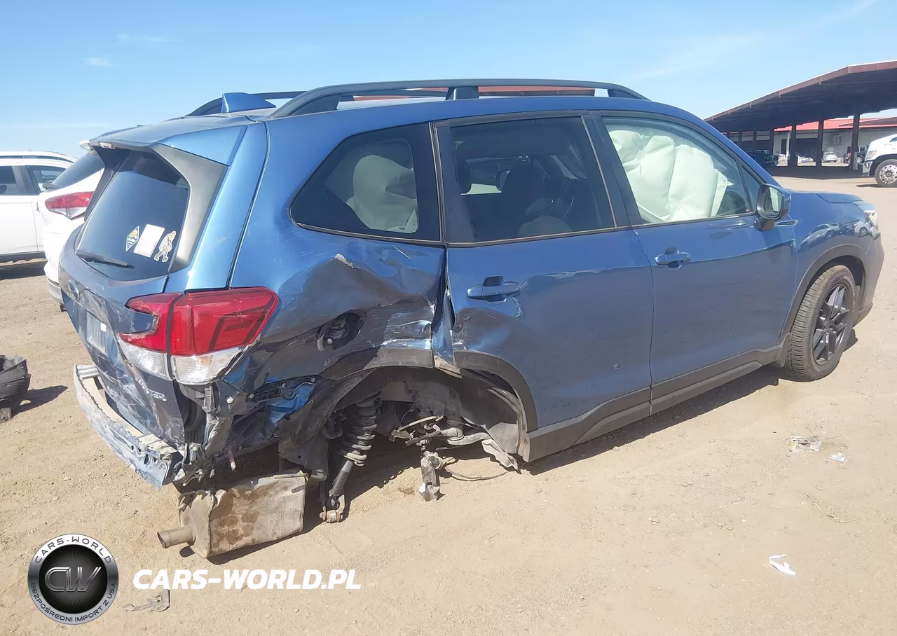 2019 Subaru Forester Premium VIN:JF2SKAGC5KH412591 - 4