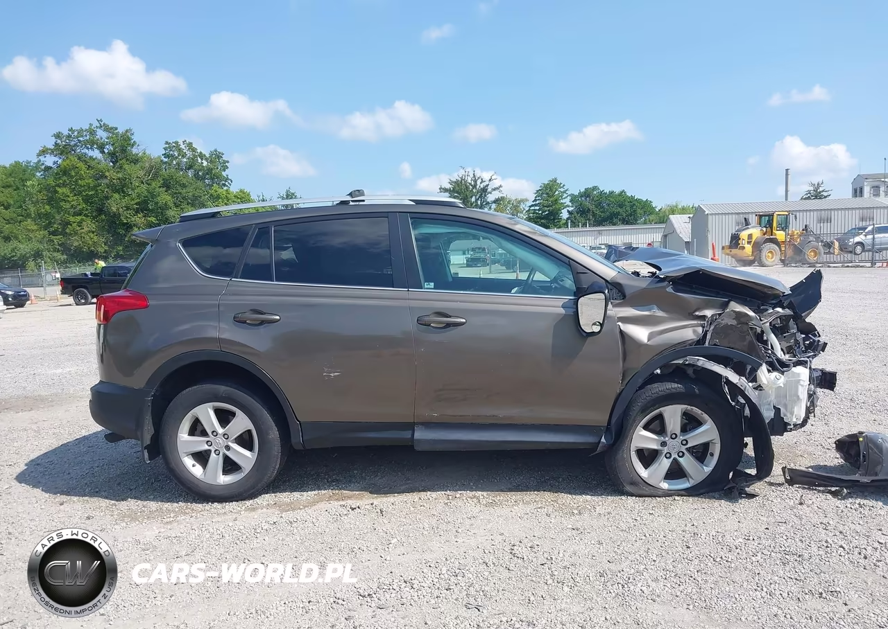 2014 Toyota Rav4 Xle VIN:2T3RFREV7EW151385 - 14