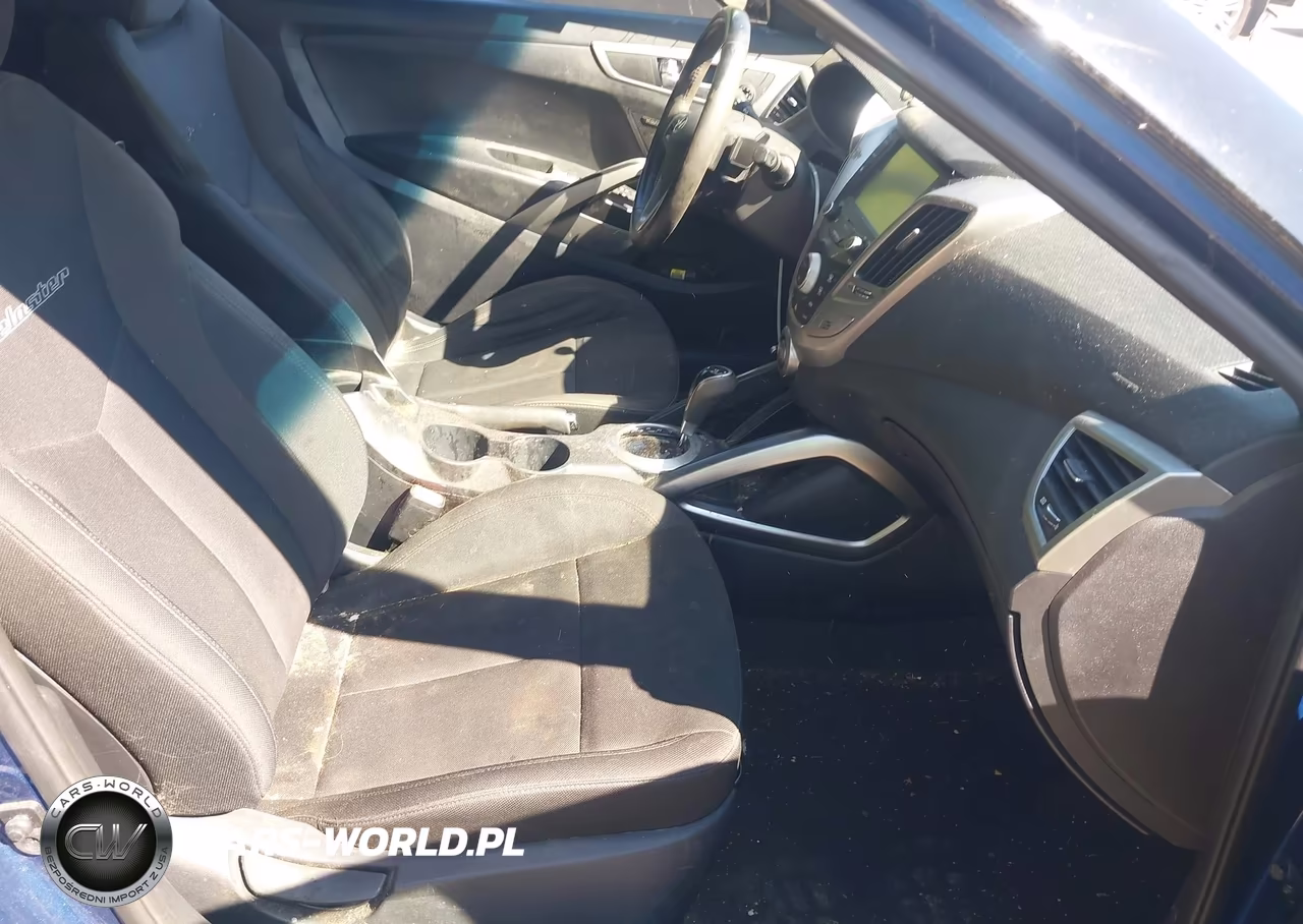 2017 Hyundai Veloster Value Edition VIN:KMHTC6ADXHU321133 - 5