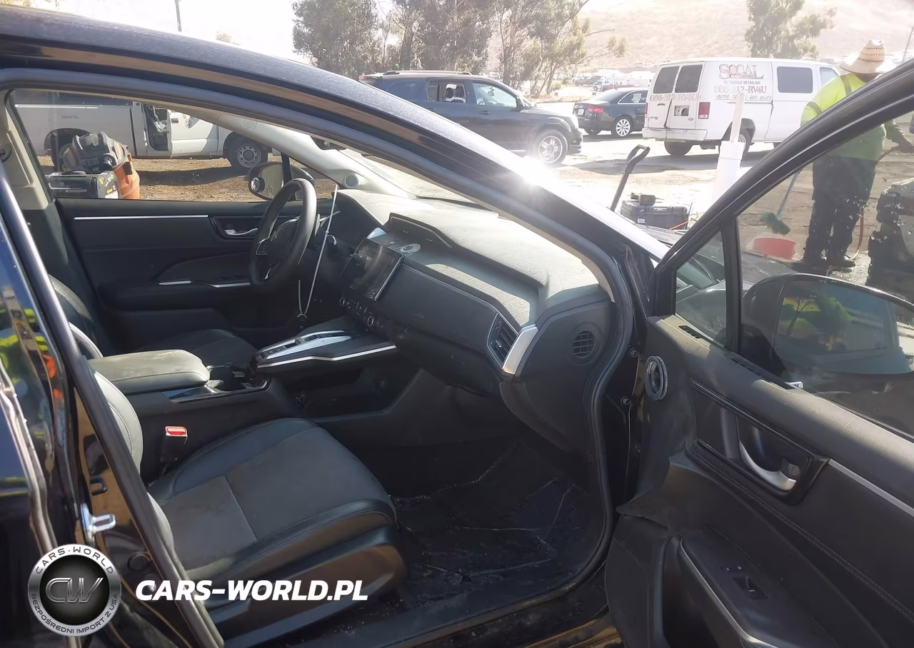 2018 Honda Clarity Plug-In Hybrid VIN:JHMZC5F10JC023689 - 5