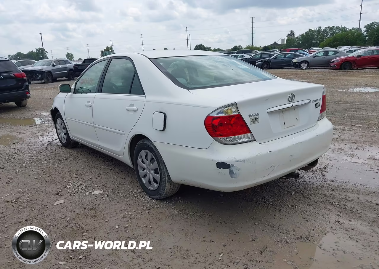 2005 Toyota Camry Le VIN:4T1BE32K15U568019 - 3