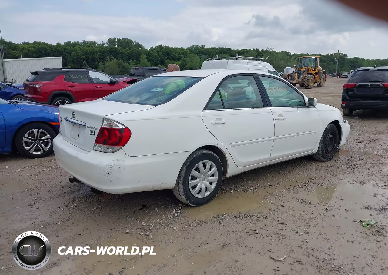 2005 Toyota Camry Le VIN:4T1BE32K15U568019 - 4