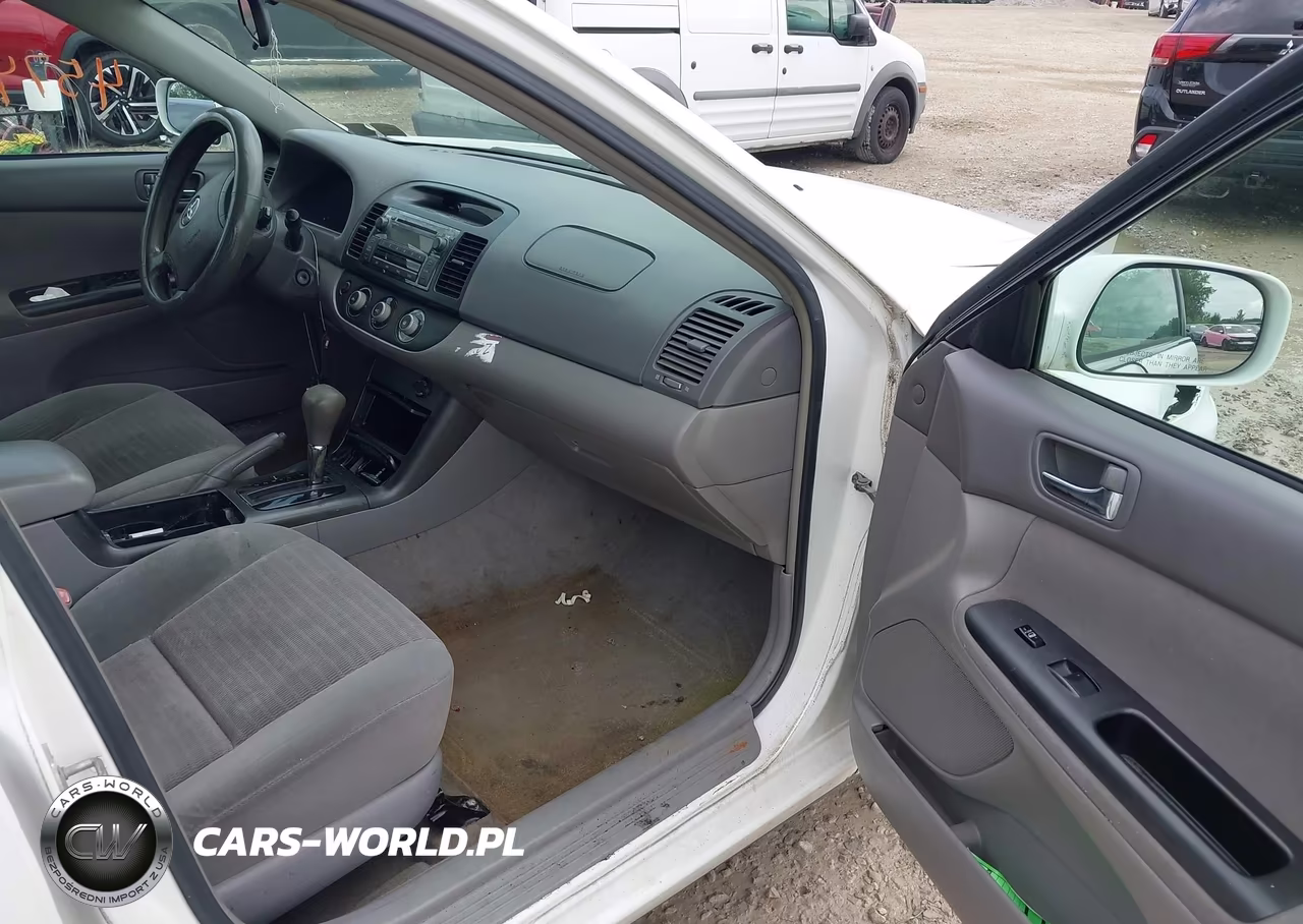2005 Toyota Camry Le VIN:4T1BE32K15U568019 - 5