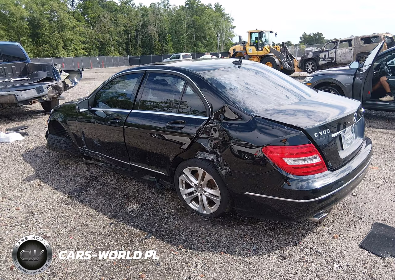 2014 Mercedes-Benz C 300 Luxury 4Matic VIN:WDDGF8AB2ER306881 - 3