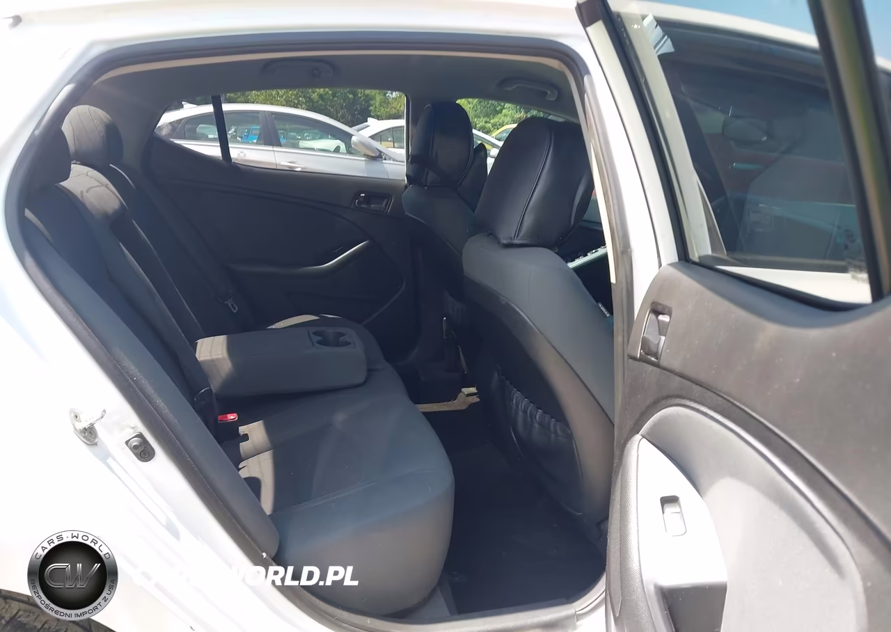 2015 Kia Optima Lx VIN:5XXGM4A70FG417423 - 8