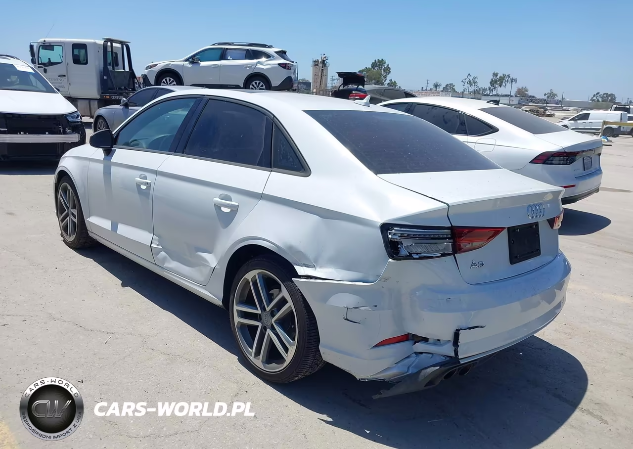2017 Audi A3 2.0T Premium VIN:WAUAUGFF6H1044102 - 3