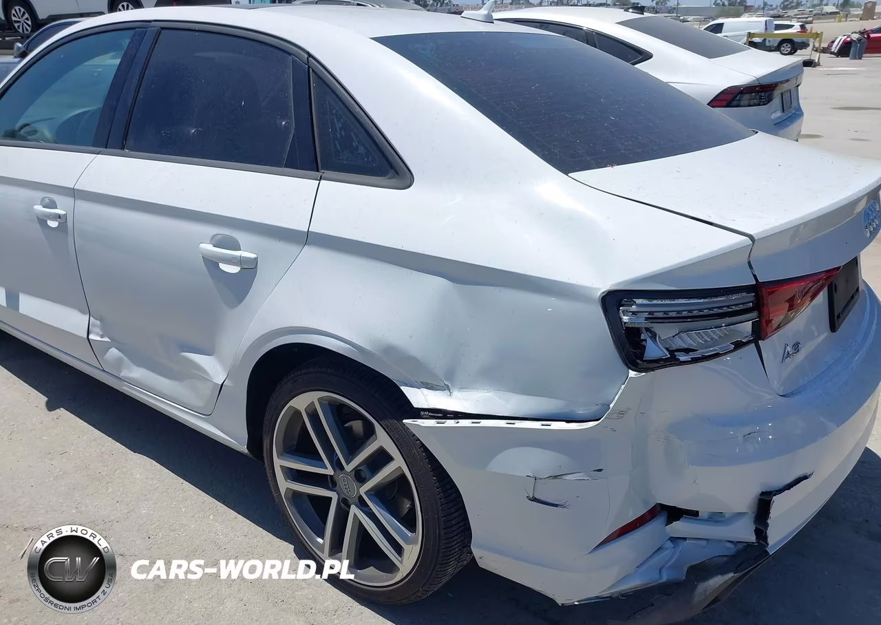 2017 Audi A3 2.0T Premium VIN:WAUAUGFF6H1044102 - 6