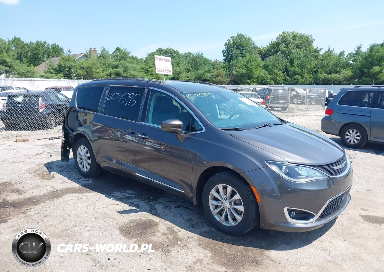 2017 Chrysler Pacifica Touring-L