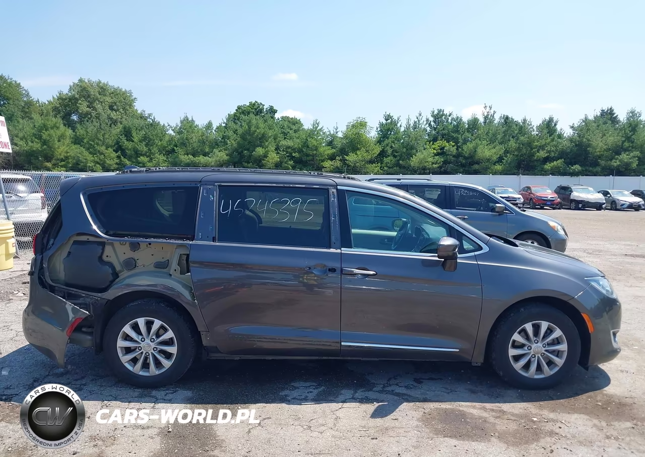 2017 Chrysler Pacifica Touring-L VIN:2C4RC1BG8HR501850 - 14