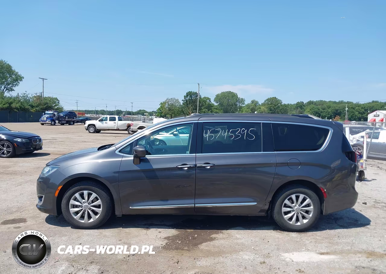 2017 Chrysler Pacifica Touring-L VIN:2C4RC1BG8HR501850 - 15