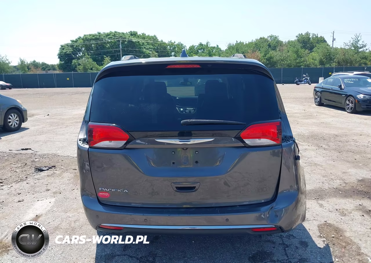 2017 Chrysler Pacifica Touring-L VIN:2C4RC1BG8HR501850 - 17