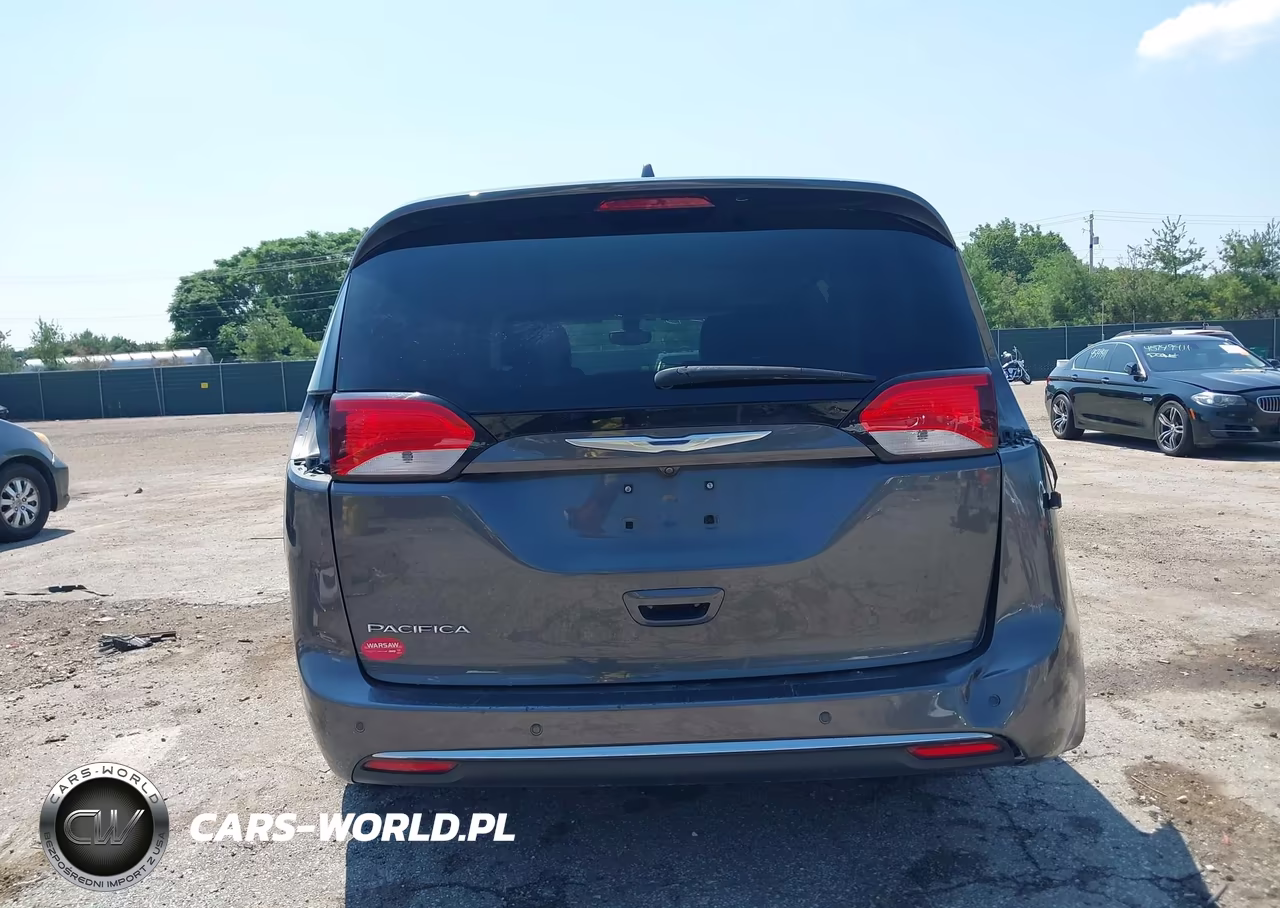 2017 Chrysler Pacifica Touring-L VIN:2C4RC1BG8HR501850 - 18