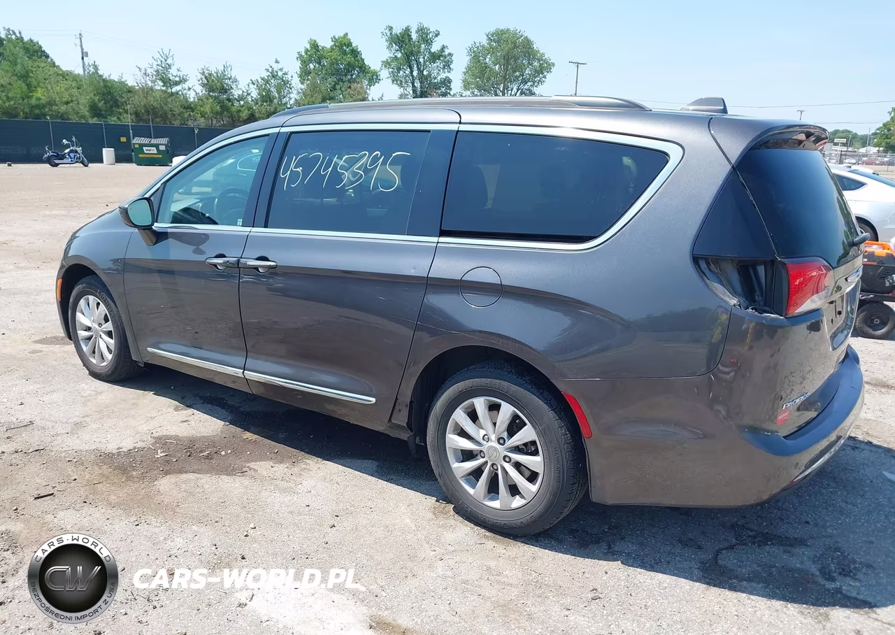 2017 Chrysler Pacifica Touring-L VIN:2C4RC1BG8HR501850 - 3