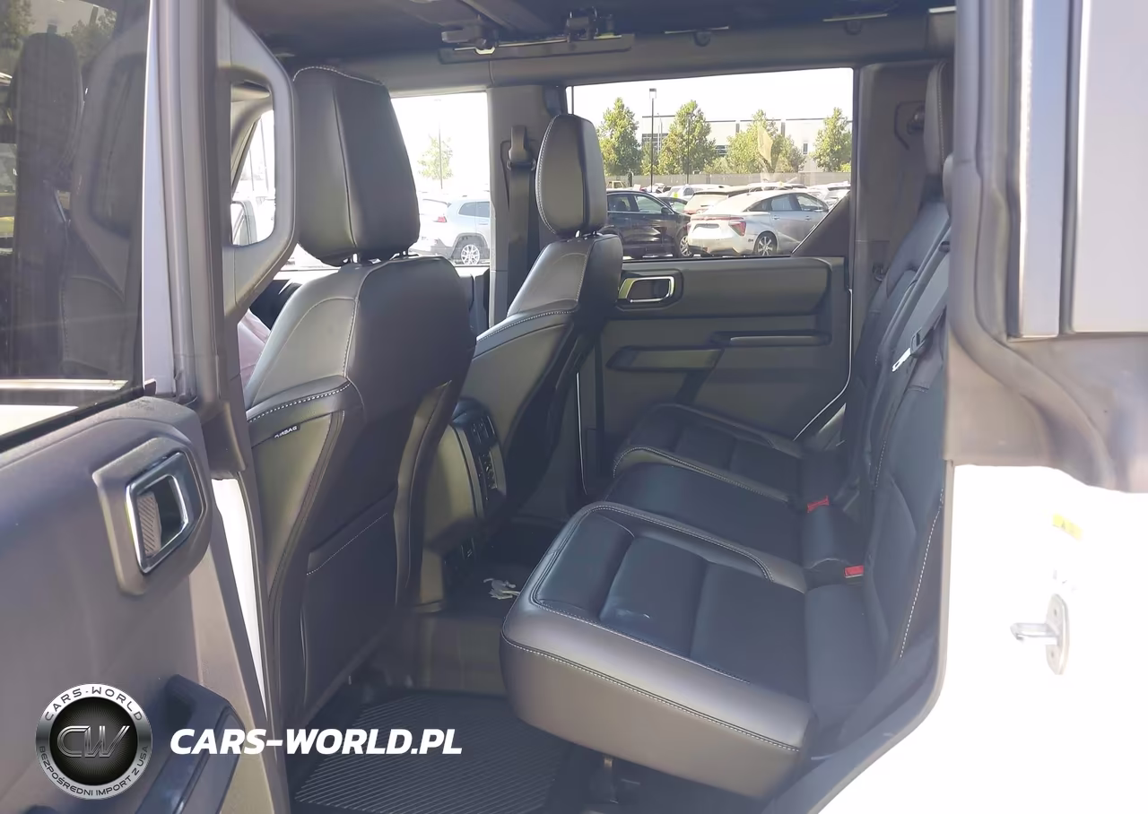 2025 Ford Bronco Outer Banks VIN:1FMDE8BH2SLB29195 - 8