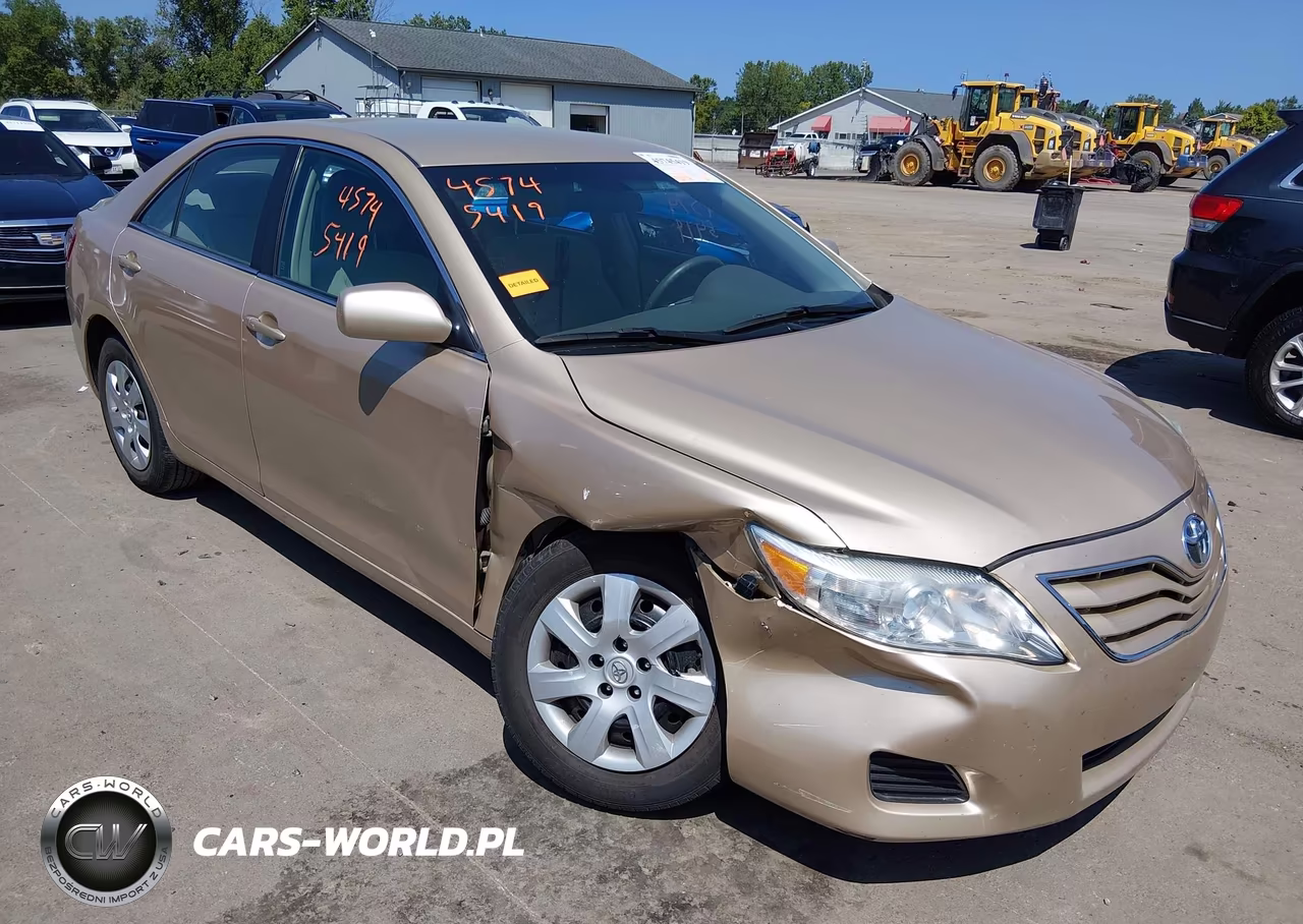 2010 Toyota Camry Le – zdjęcie 1 z 16