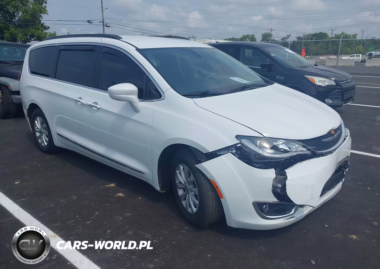2017 Chrysler Pacifica Touring-L