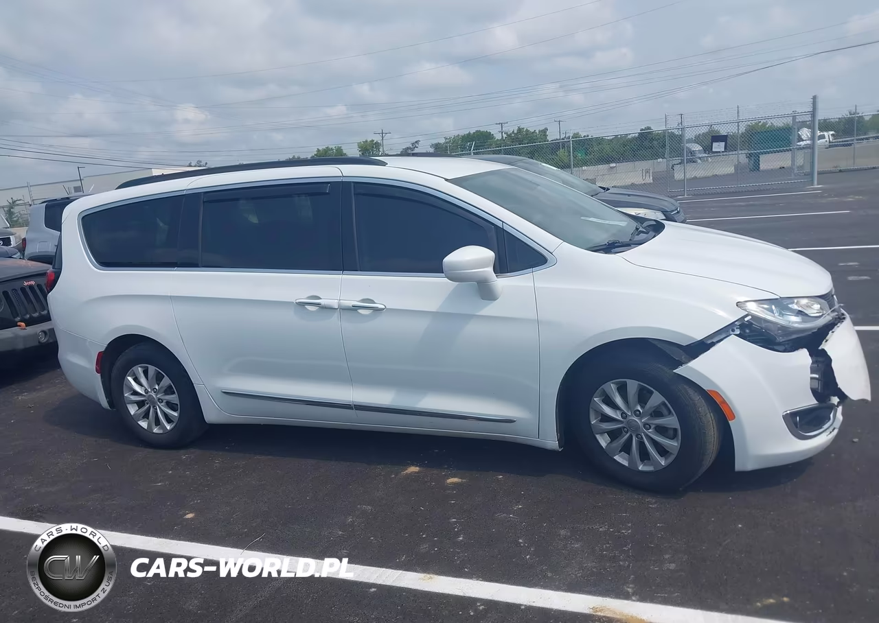 2017 Chrysler Pacifica Touring-L VIN:2C4RC1BG4HR510870 - 13
