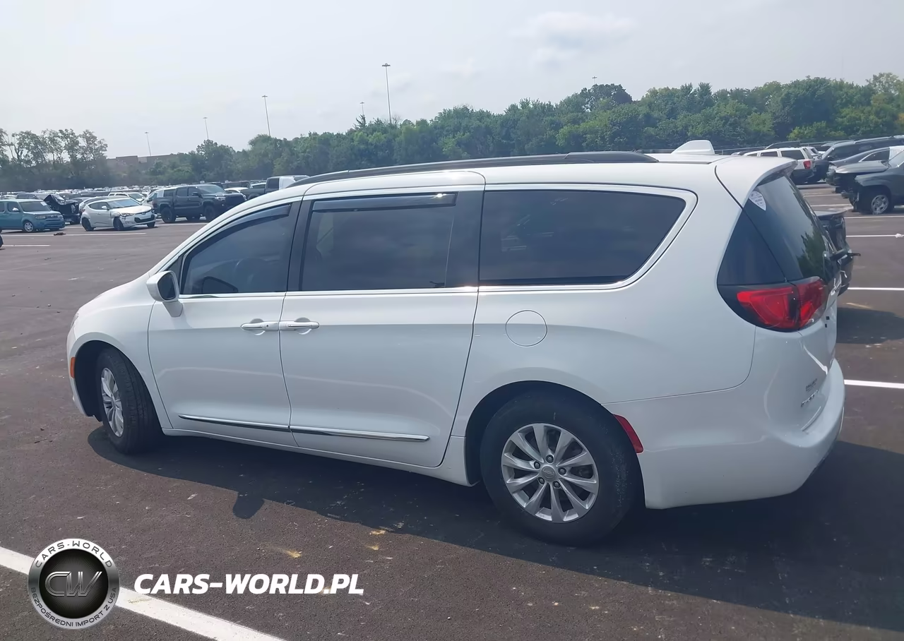 2017 Chrysler Pacifica Touring-L VIN:2C4RC1BG4HR510870 - 14