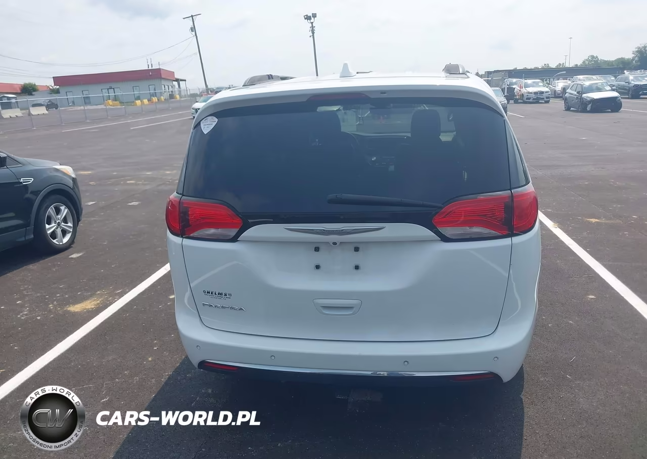 2017 Chrysler Pacifica Touring-L VIN:2C4RC1BG4HR510870 - 16