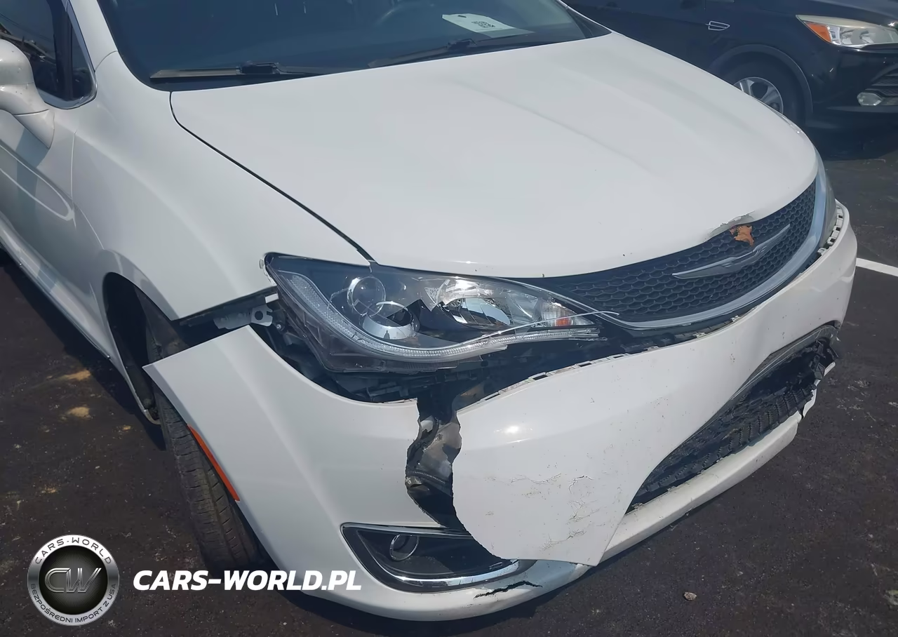 2017 Chrysler Pacifica Touring-L VIN:2C4RC1BG4HR510870 - 17