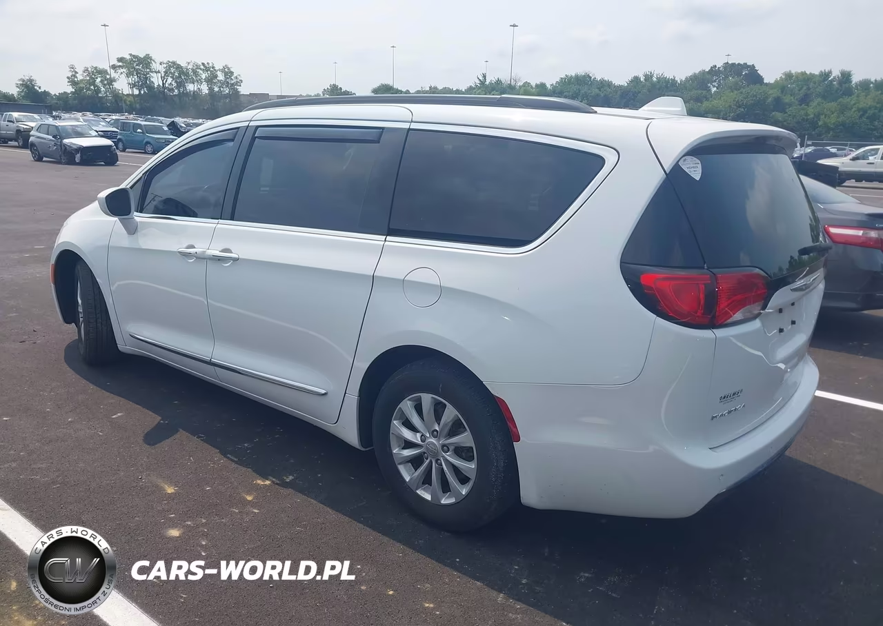 2017 Chrysler Pacifica Touring-L VIN:2C4RC1BG4HR510870 - 3