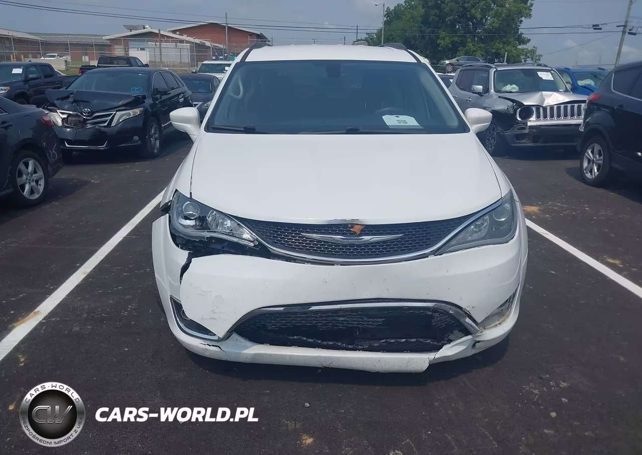 2017 Chrysler Pacifica Touring-L VIN:2C4RC1BG4HR510870 - 6