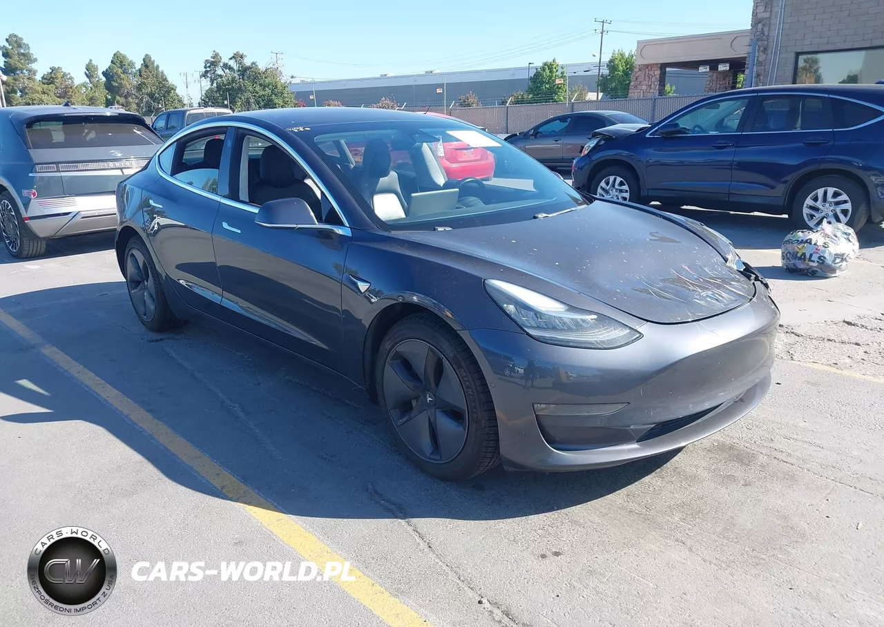 2018 Tesla Model 3 Long Range-Mid Range – zdjęcie 1 z 17