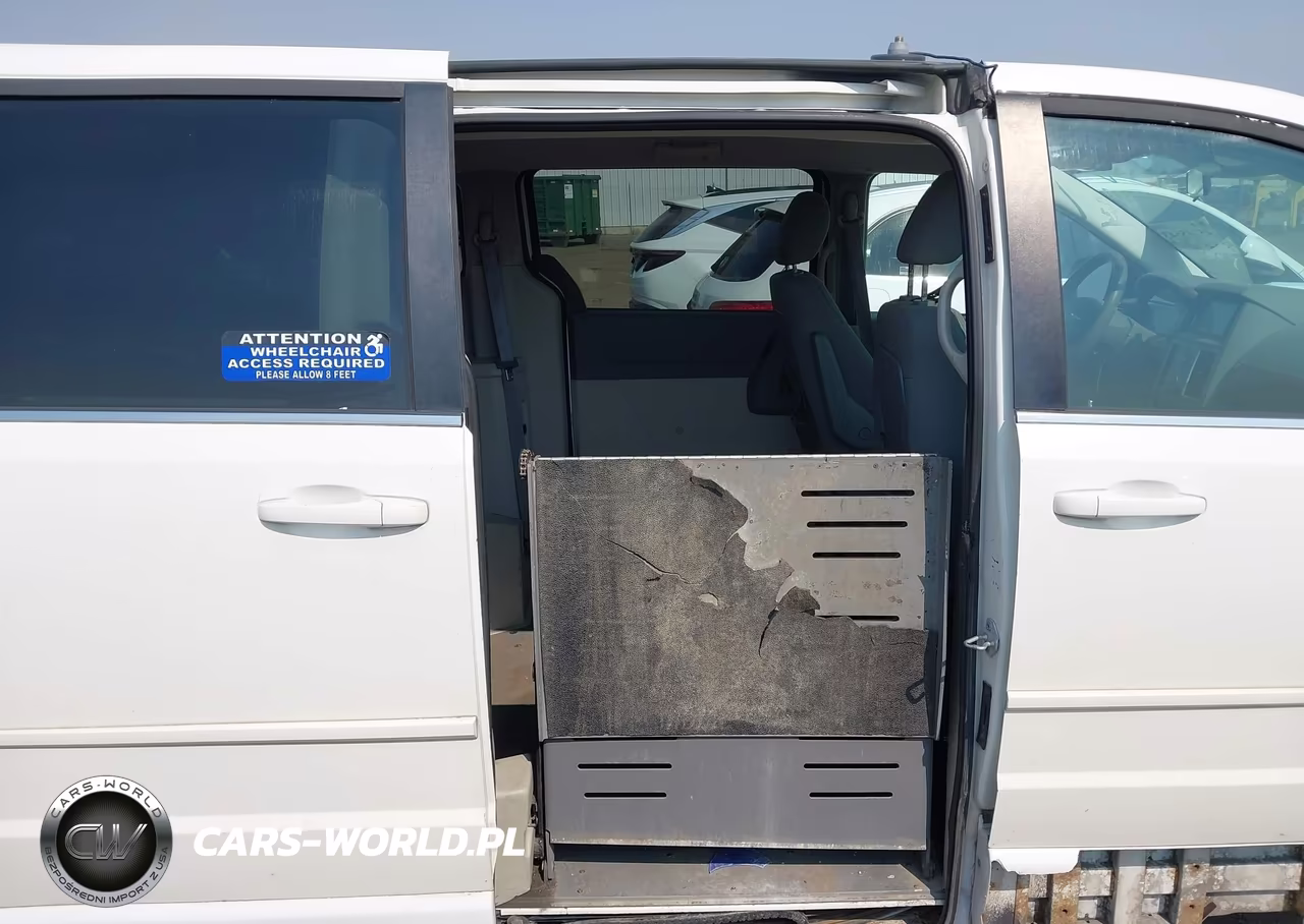 2009 Chrysler Town & Country Lx VIN:2A8HR44E79R570045 - 8