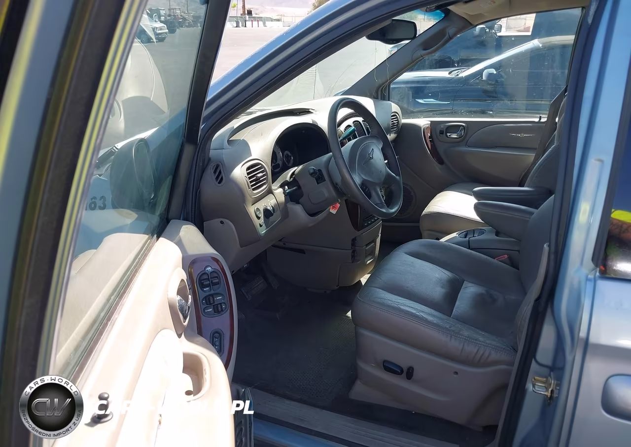 2002 Chrysler Town & Country Limited VIN:2C8GP64L32R793058 - 5