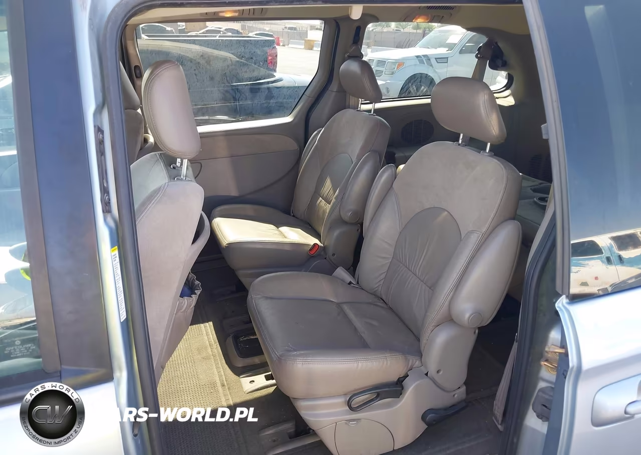 2002 Chrysler Town & Country Limited VIN:2C8GP64L32R793058 - 8