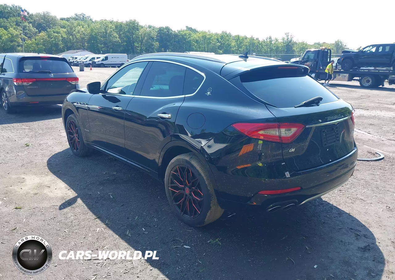 2019 Maserati Levante Granlusso VIN:ZN661XUL4KX325263 - 3