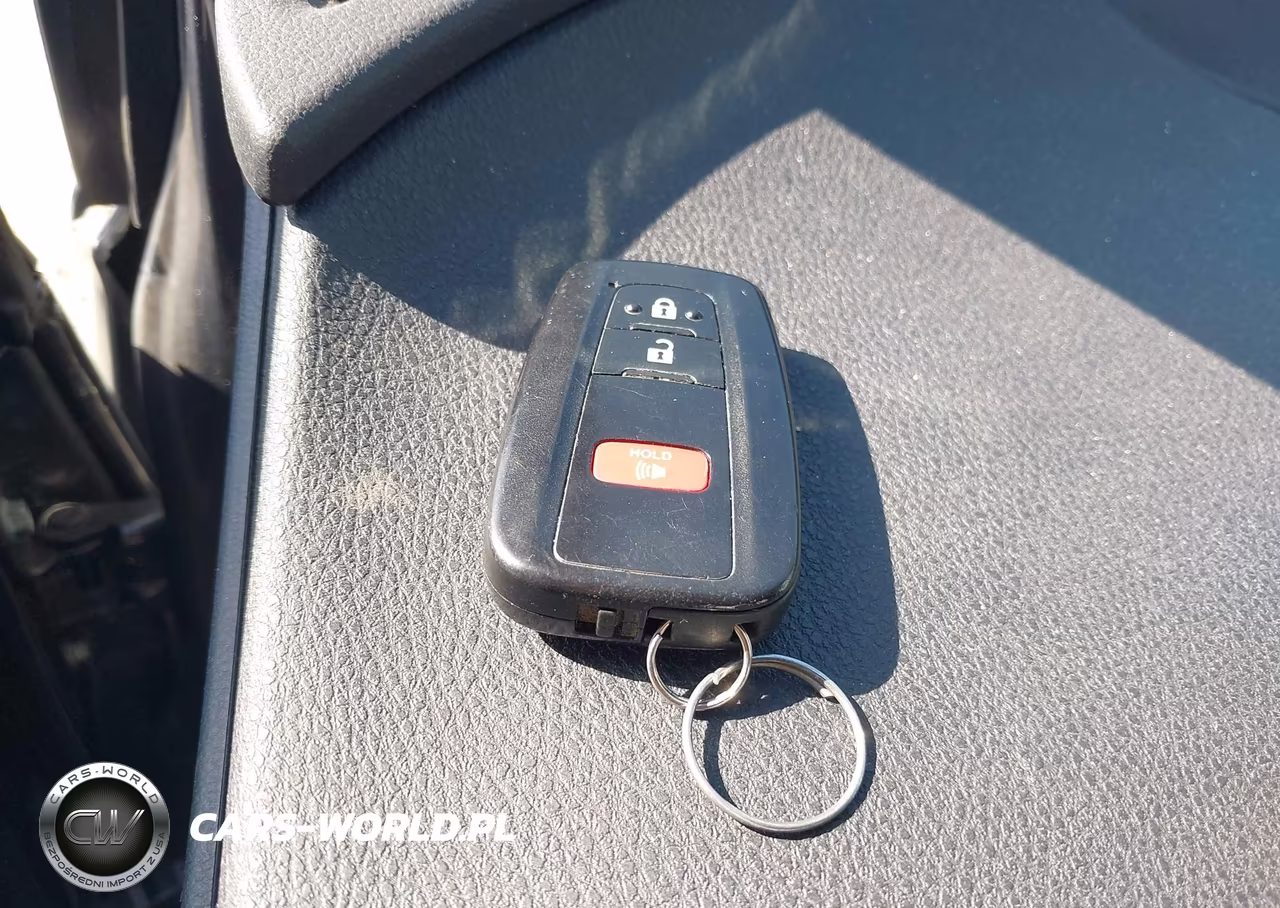 2021 Toyota Prius Le VIN:JTDKAMFU2M3138618 - 11