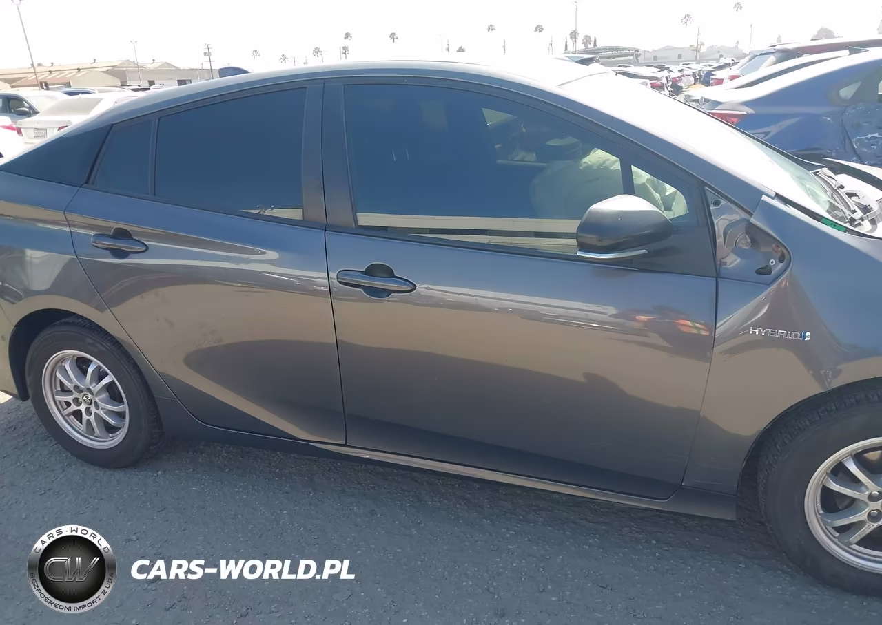 2021 Toyota Prius Le VIN:JTDKAMFU2M3138618 - 14