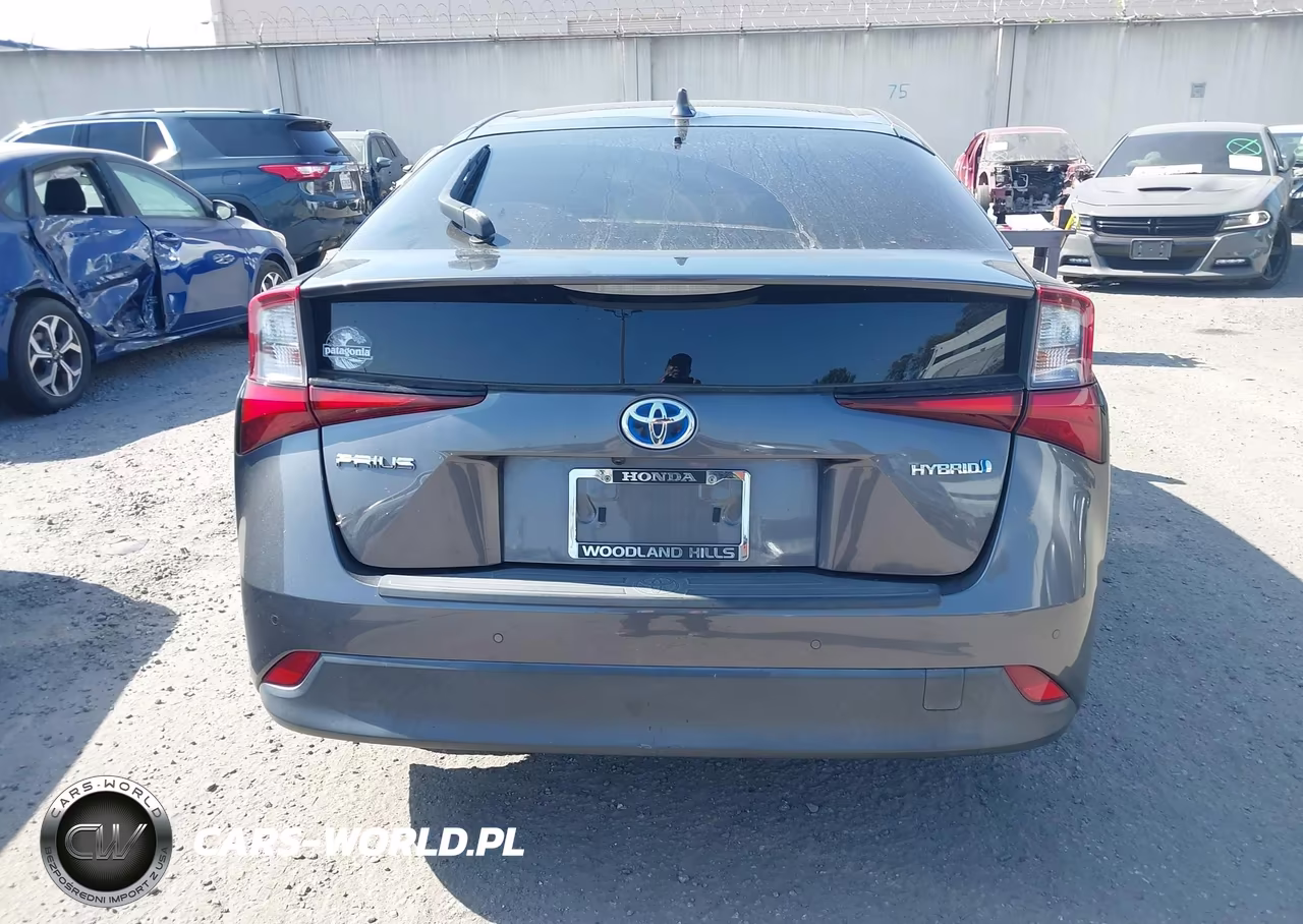 2021 Toyota Prius Le VIN:JTDKAMFU2M3138618 - 17