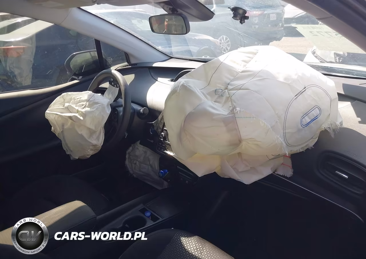 2021 Toyota Prius Le VIN:JTDKAMFU2M3138618 - 5