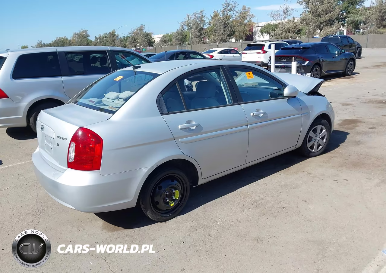 2011 Hyundai Accent Gls VIN:KMHCN4AC4BU586241 - 4