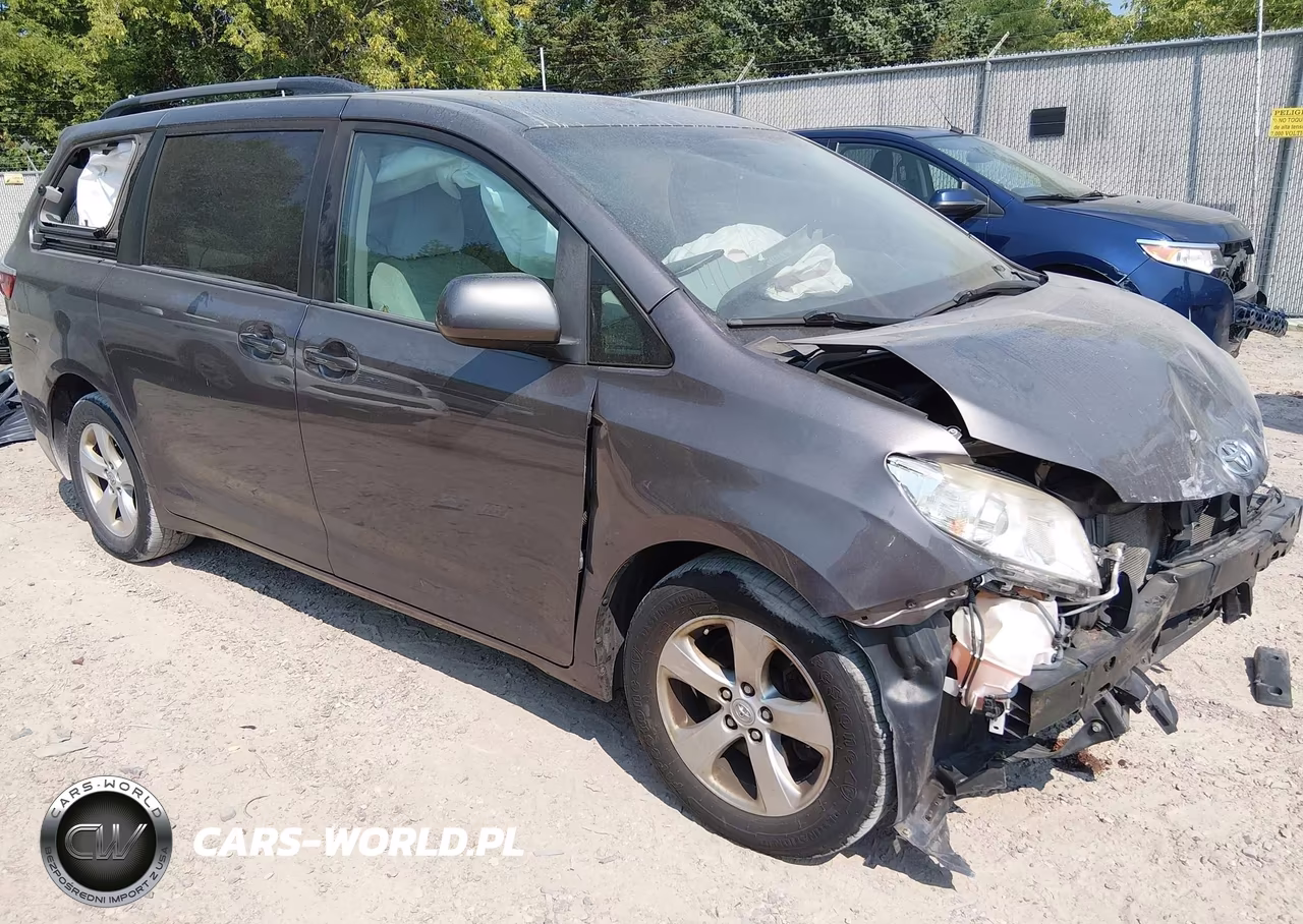 2016 Toyota Sienna Le 8 Passenger