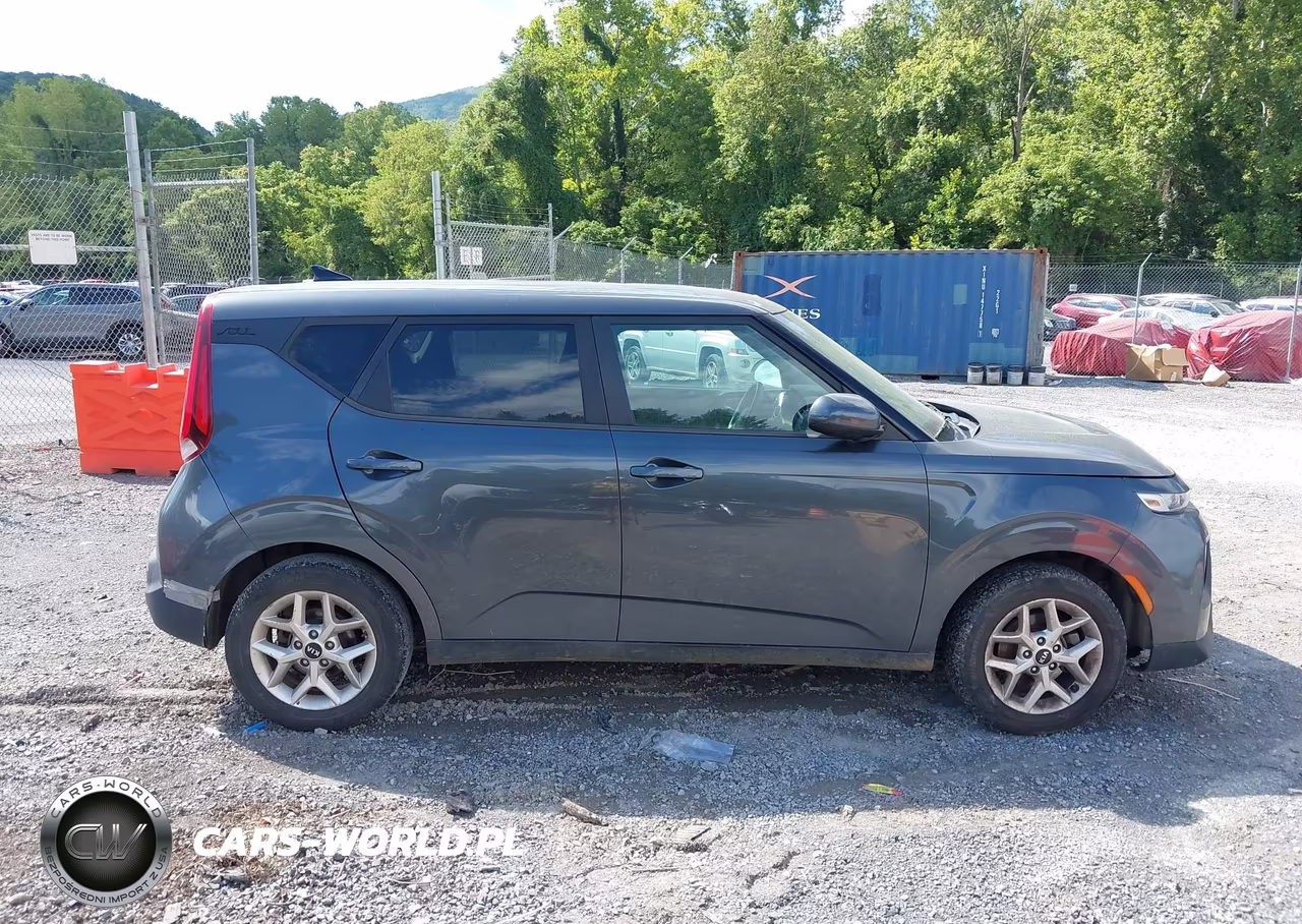 2021 Kia Soul S VIN:KNDJ23AU8M7780571 - 13
