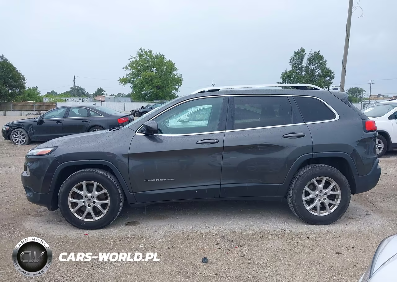 2015 Jeep Cherokee Latitude VIN:1C4PJMCB6FW633138 - 14
