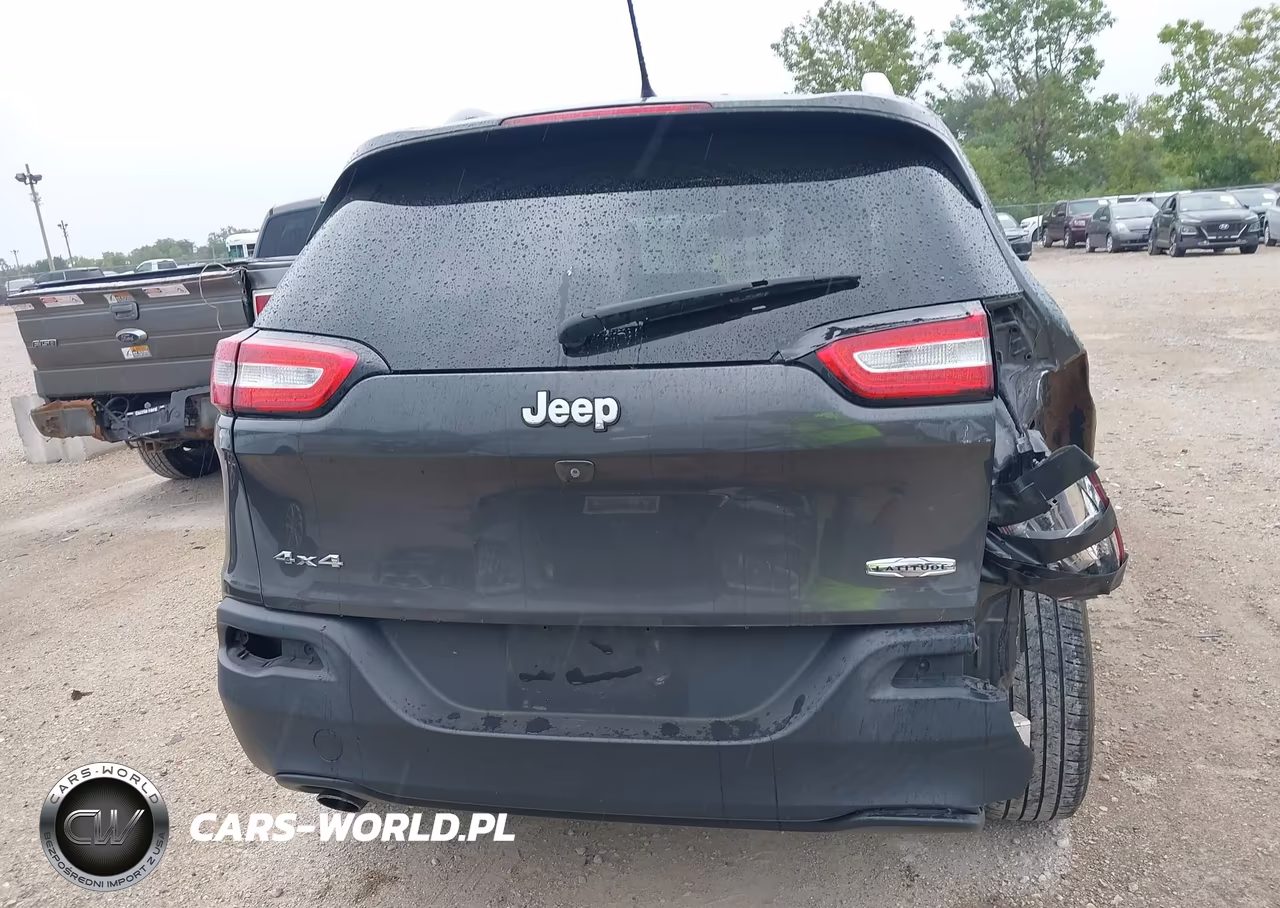 2015 Jeep Cherokee Latitude VIN:1C4PJMCB6FW633138 - 16